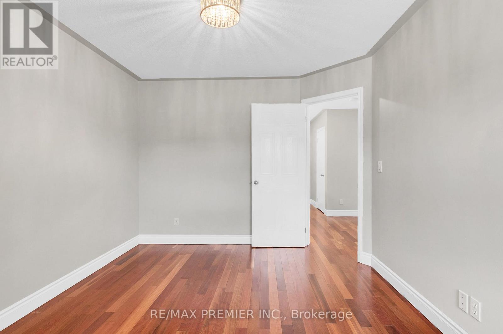 Photo 18 of 215 Garth Massey Drive, Cambridge ON