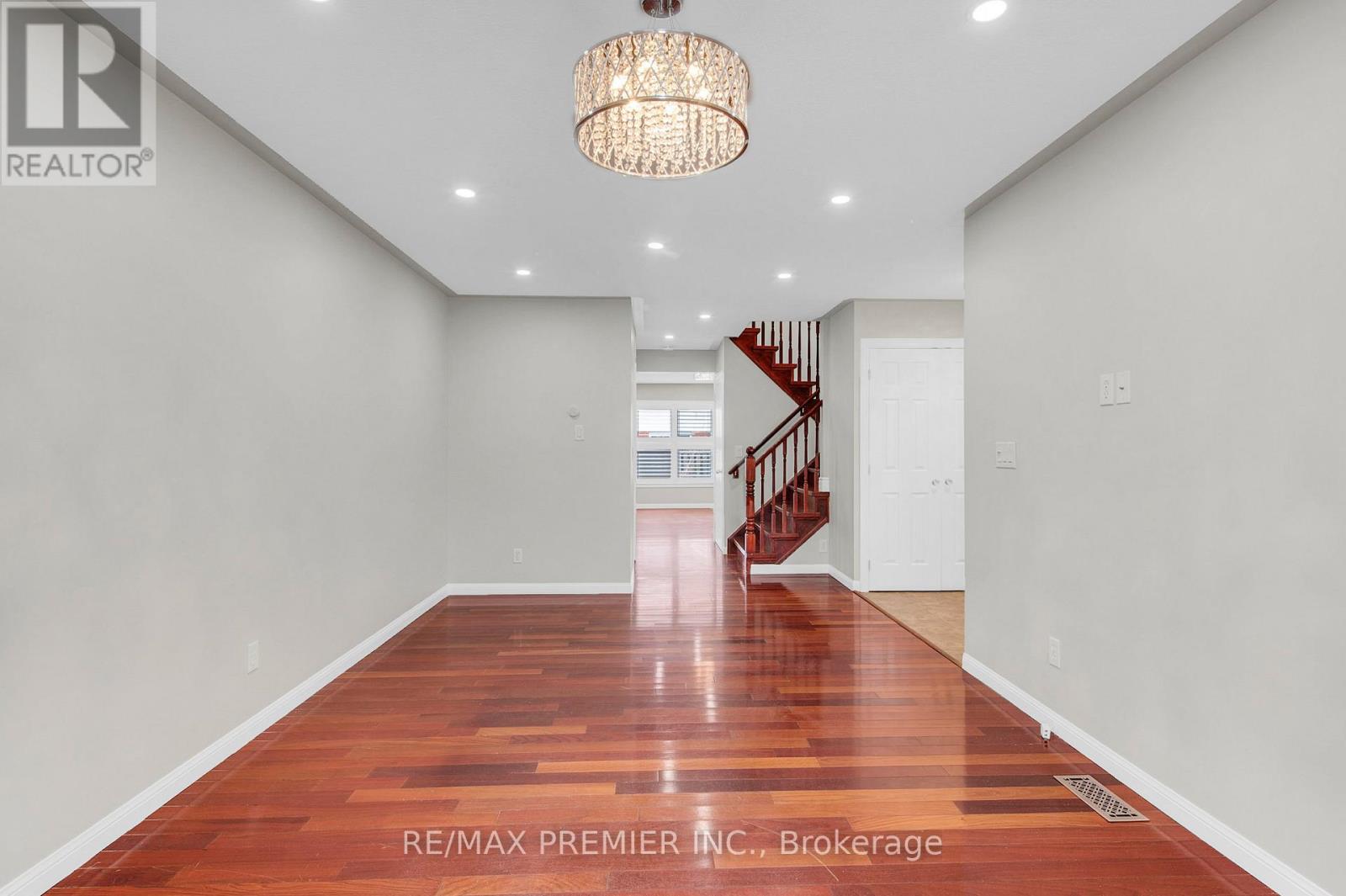 Photo 2 of 215 Garth Massey Drive, Cambridge ON