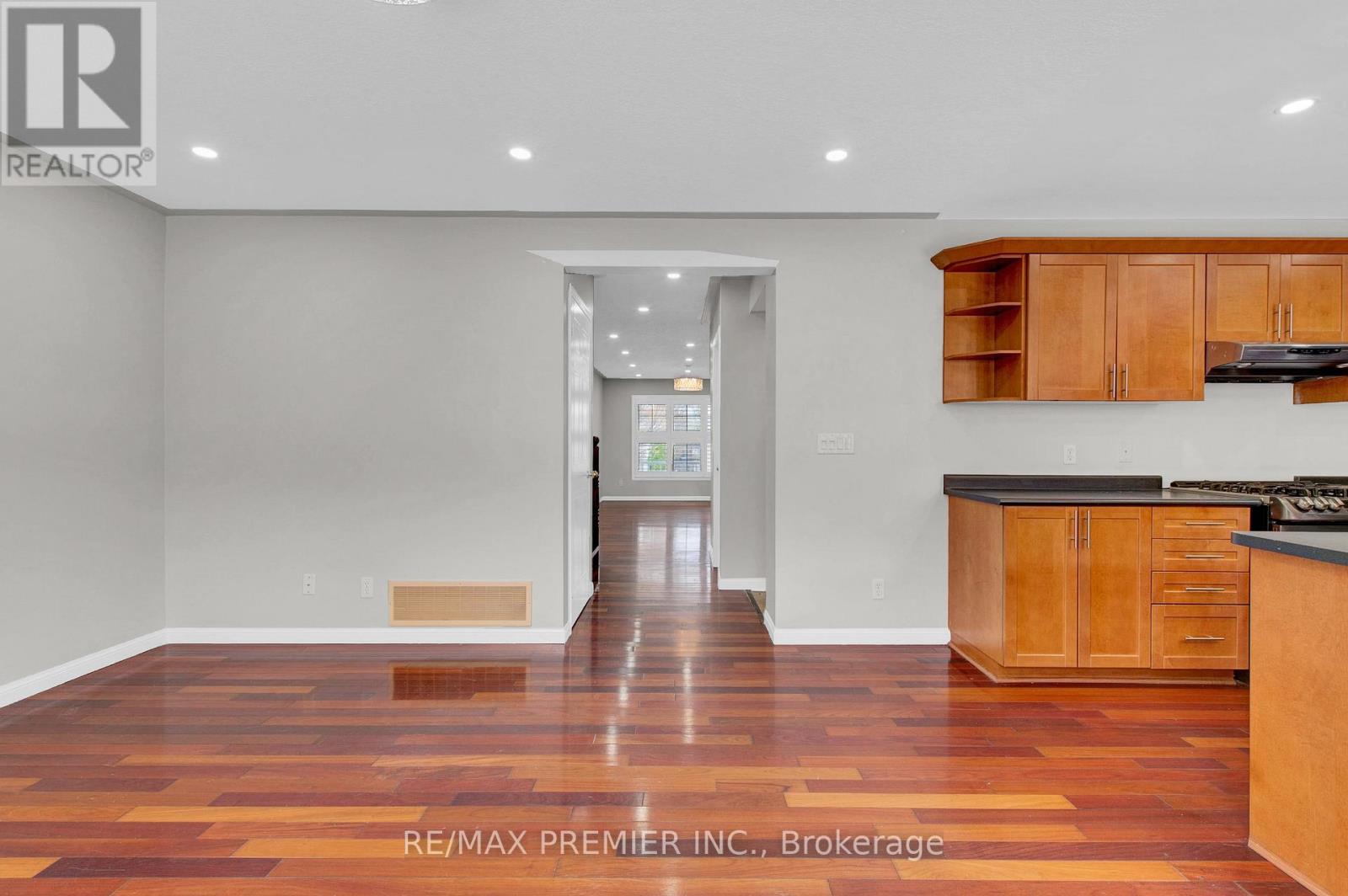 Photo 14 of 215 Garth Massey Drive, Cambridge ON