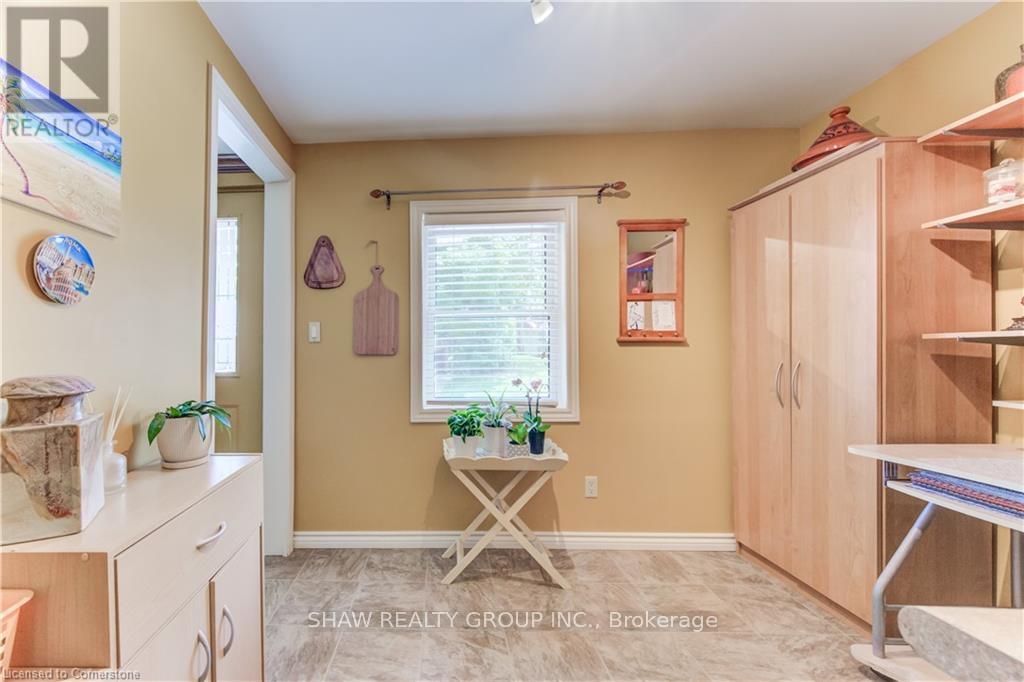 Photo 11 of 1276 Swan Street, North Dumfries ON