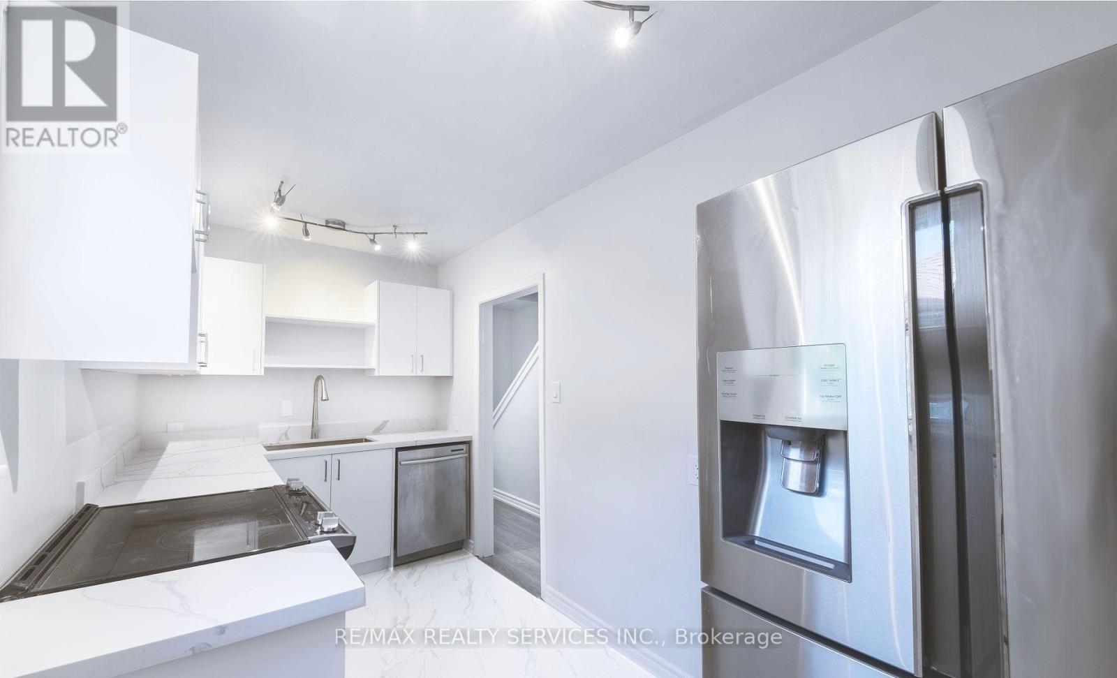 Photo 4 of Upper 8 Watling St Street N, London East ON