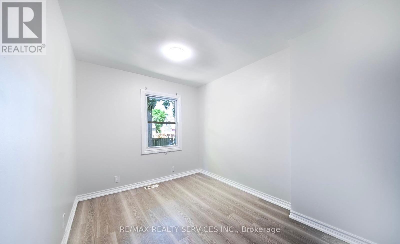 Photo 6 of Upper 8 Watling St Street N, London East ON