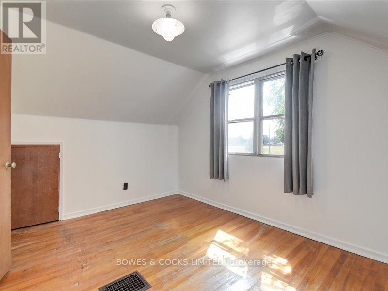 Photo 12 of 722 Gillespie Avenue, Peterborough ON