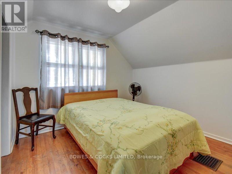 Photo 14 of 722 Gillespie Avenue, Peterborough ON