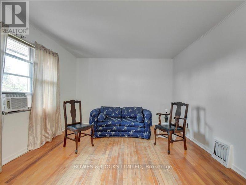 Photo 3 of 722 Gillespie Avenue, Peterborough ON