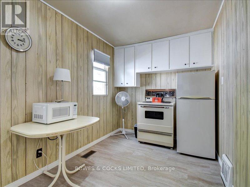 Photo 6 of 722 Gillespie Avenue, Peterborough ON