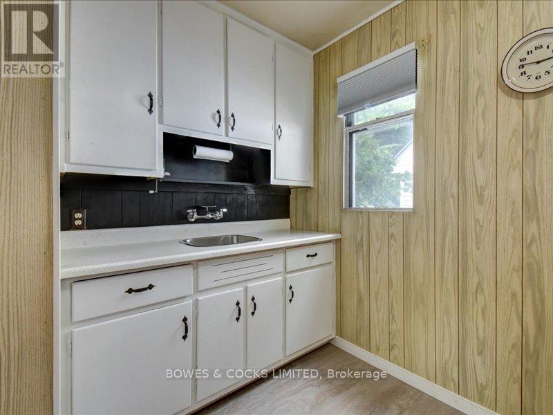 Photo 7 of 722 Gillespie Avenue, Peterborough ON