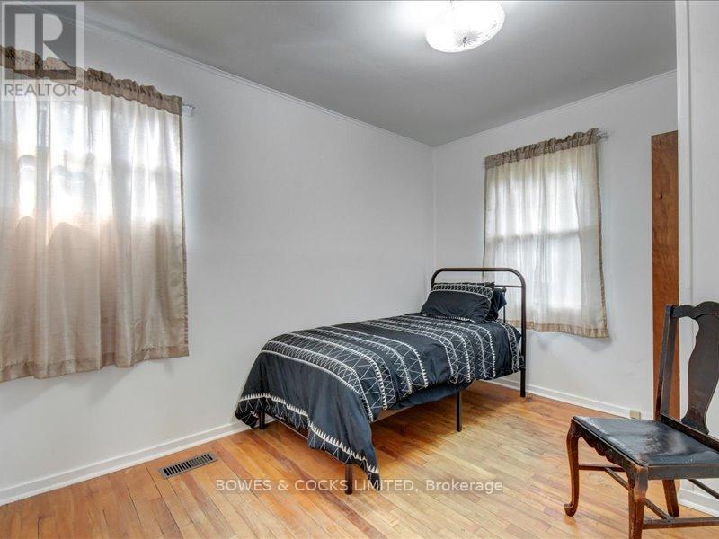 Photo 8 of 722 Gillespie Avenue, Peterborough ON