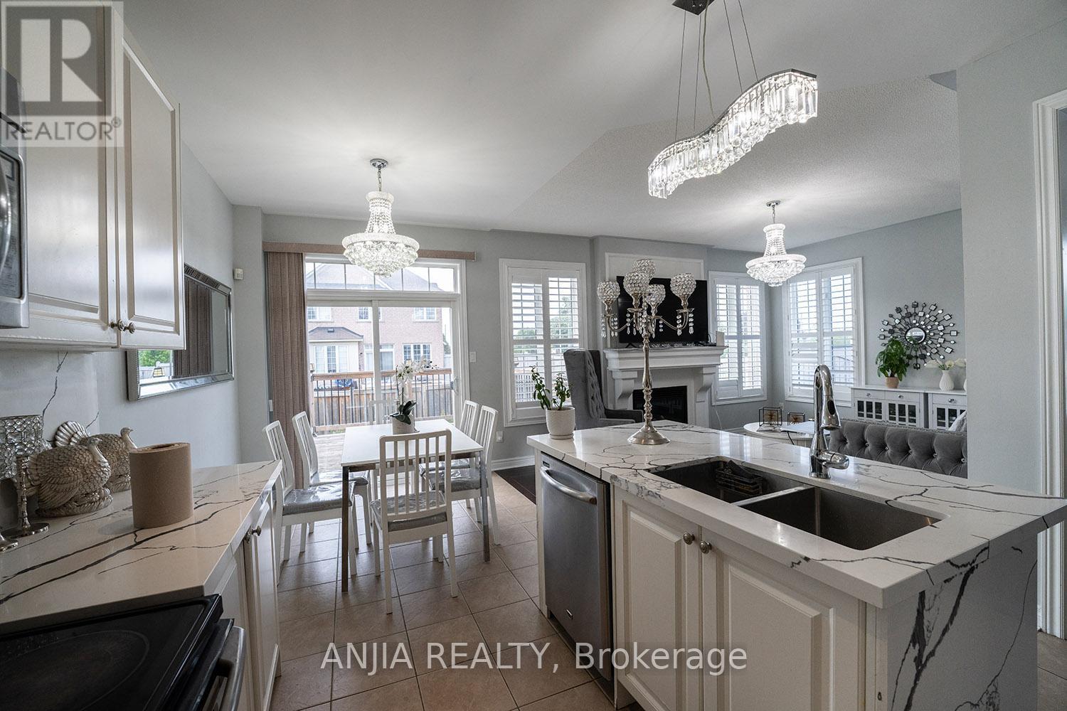 Photo 12 of 68 Lucida Court, Whitchurchstouffville ON