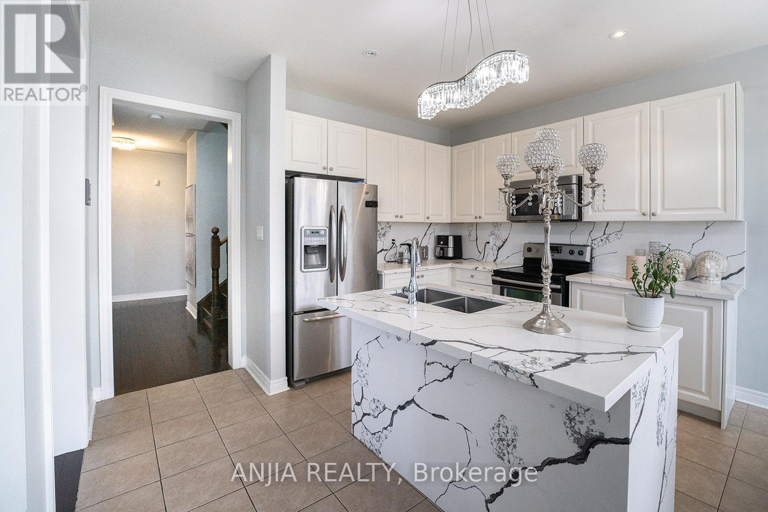Photo 15 of 68 Lucida Court, Whitchurchstouffville ON
