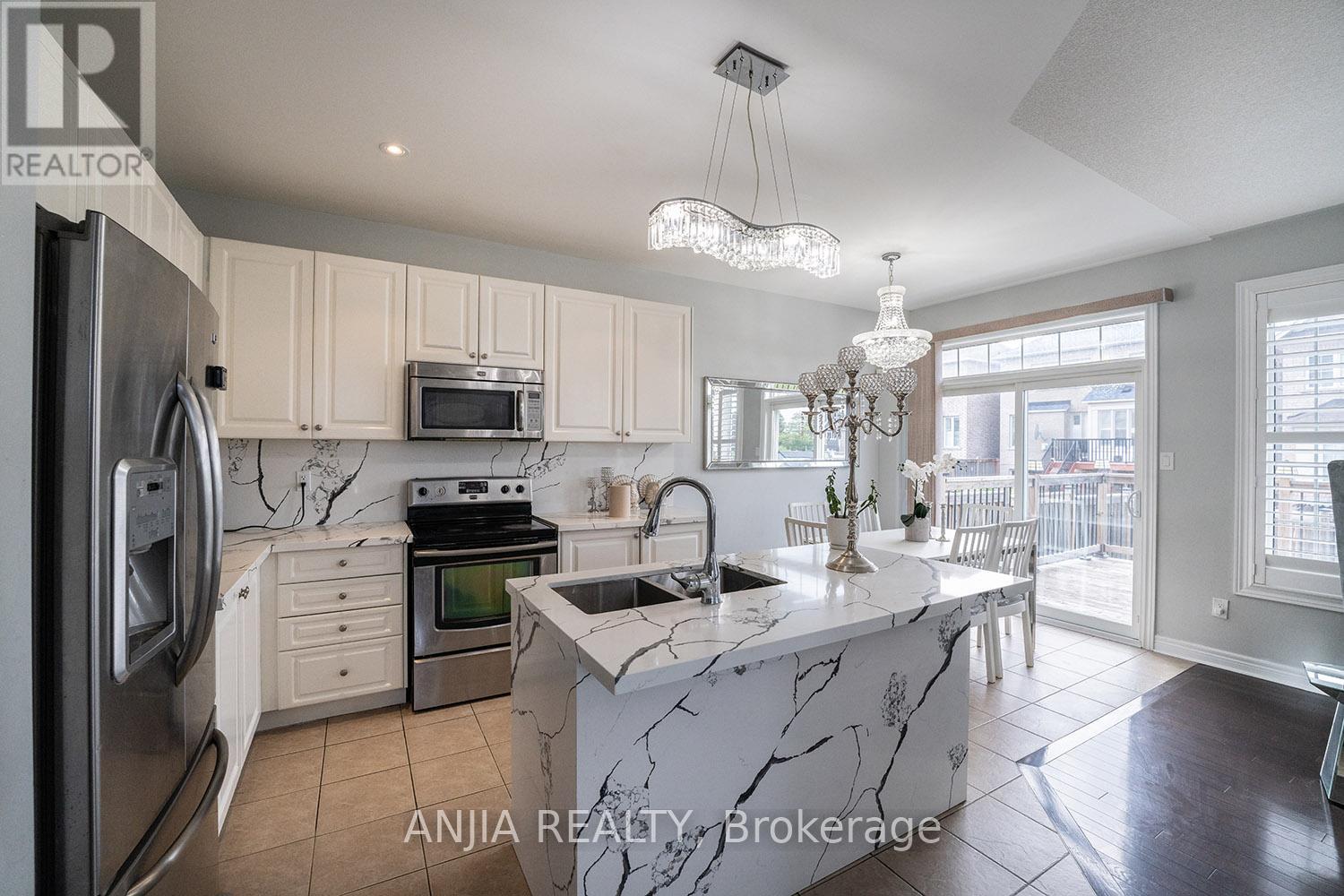 Photo 16 of 68 Lucida Court, Whitchurchstouffville ON