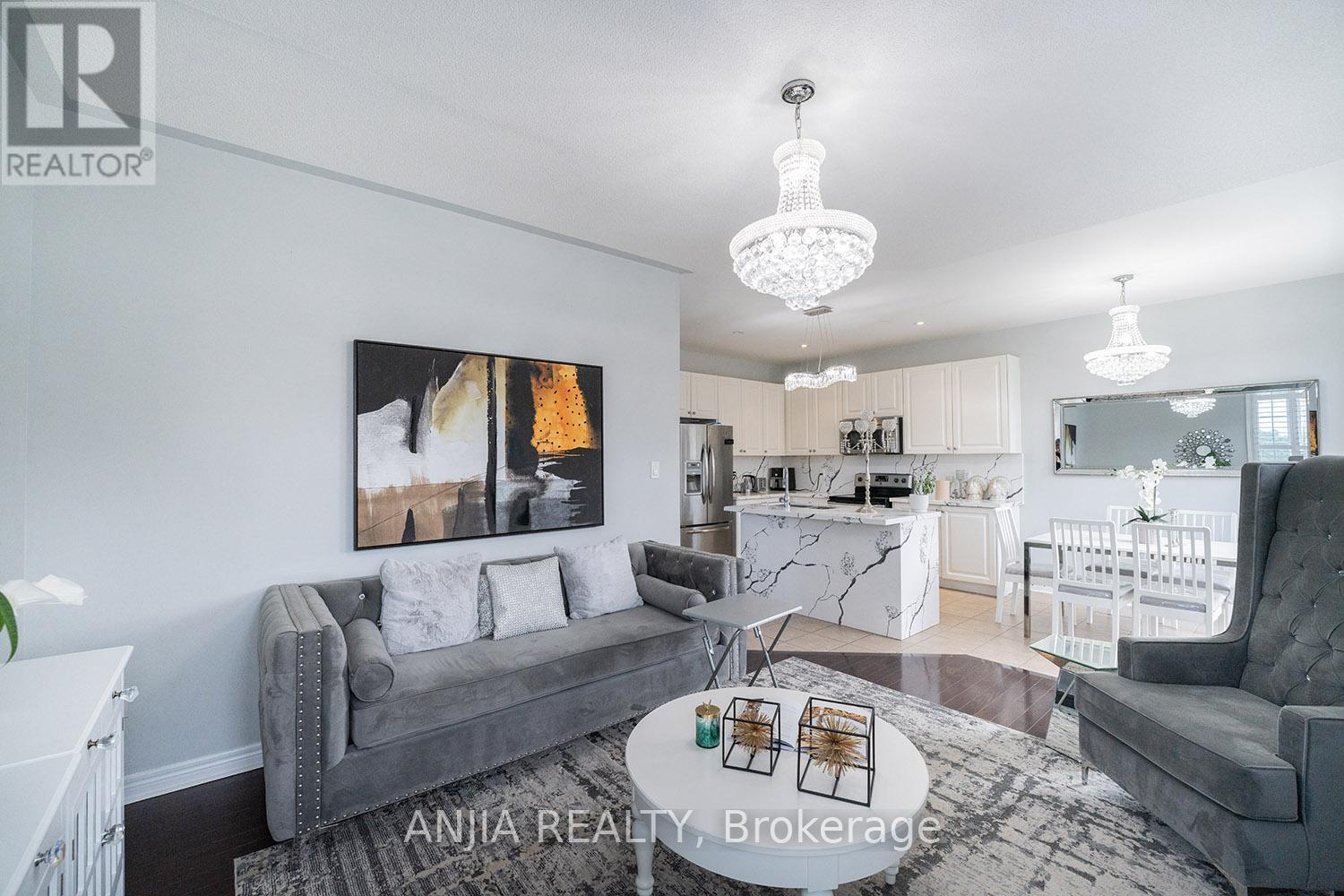 Photo 17 of 68 Lucida Court, Whitchurchstouffville ON