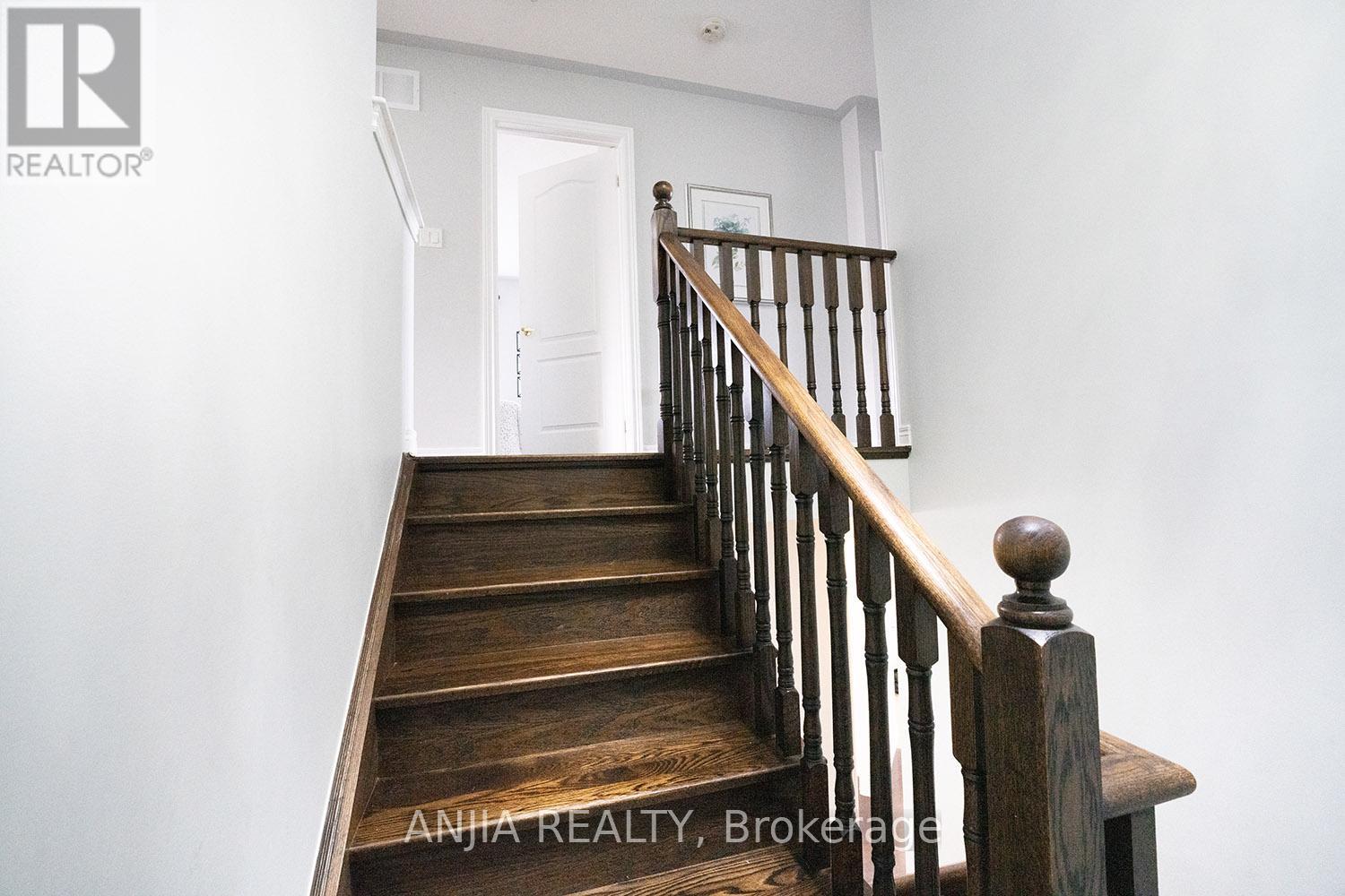 Photo 20 of 68 Lucida Court, Whitchurchstouffville ON