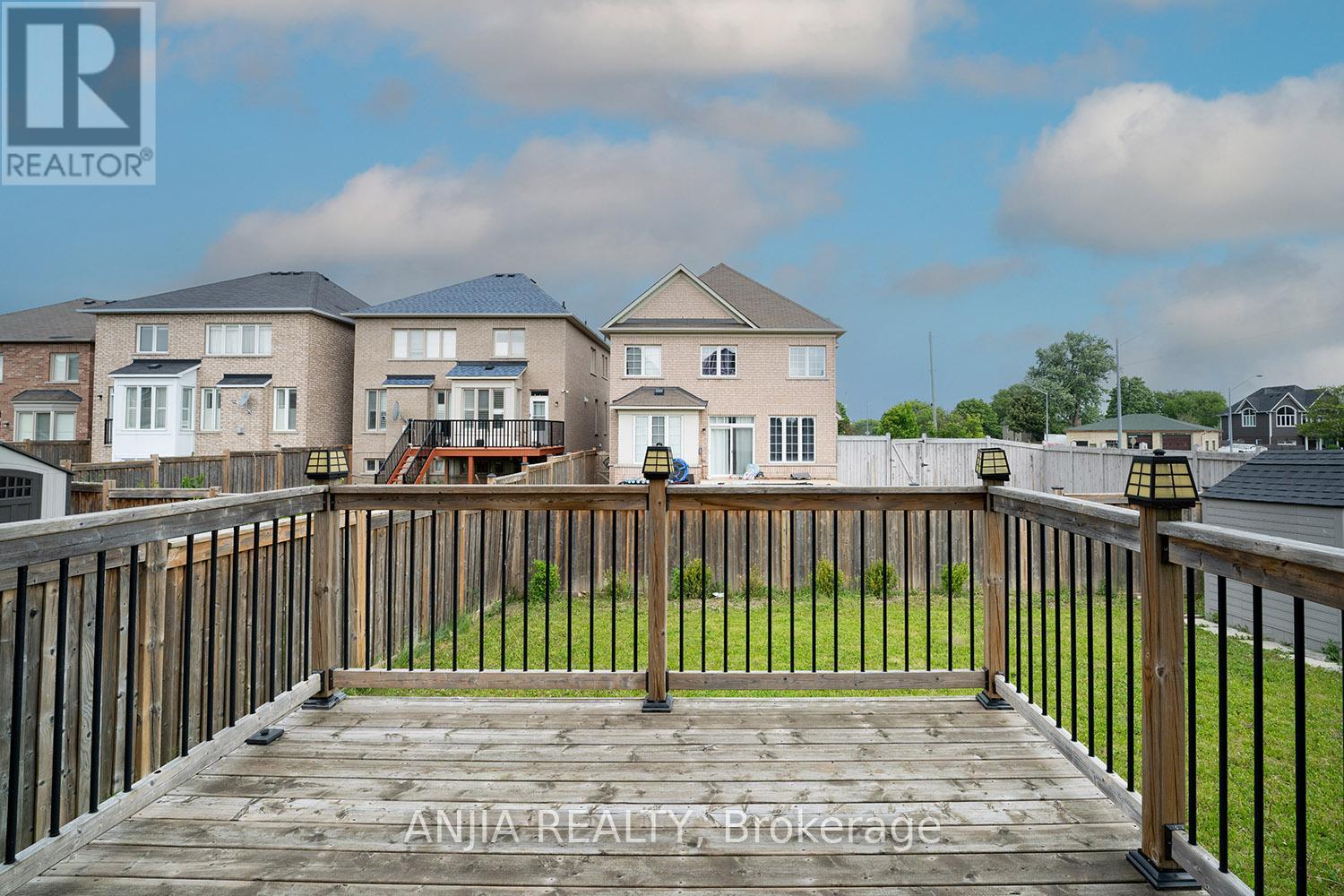Photo 38 of 68 Lucida Court, Whitchurchstouffville ON