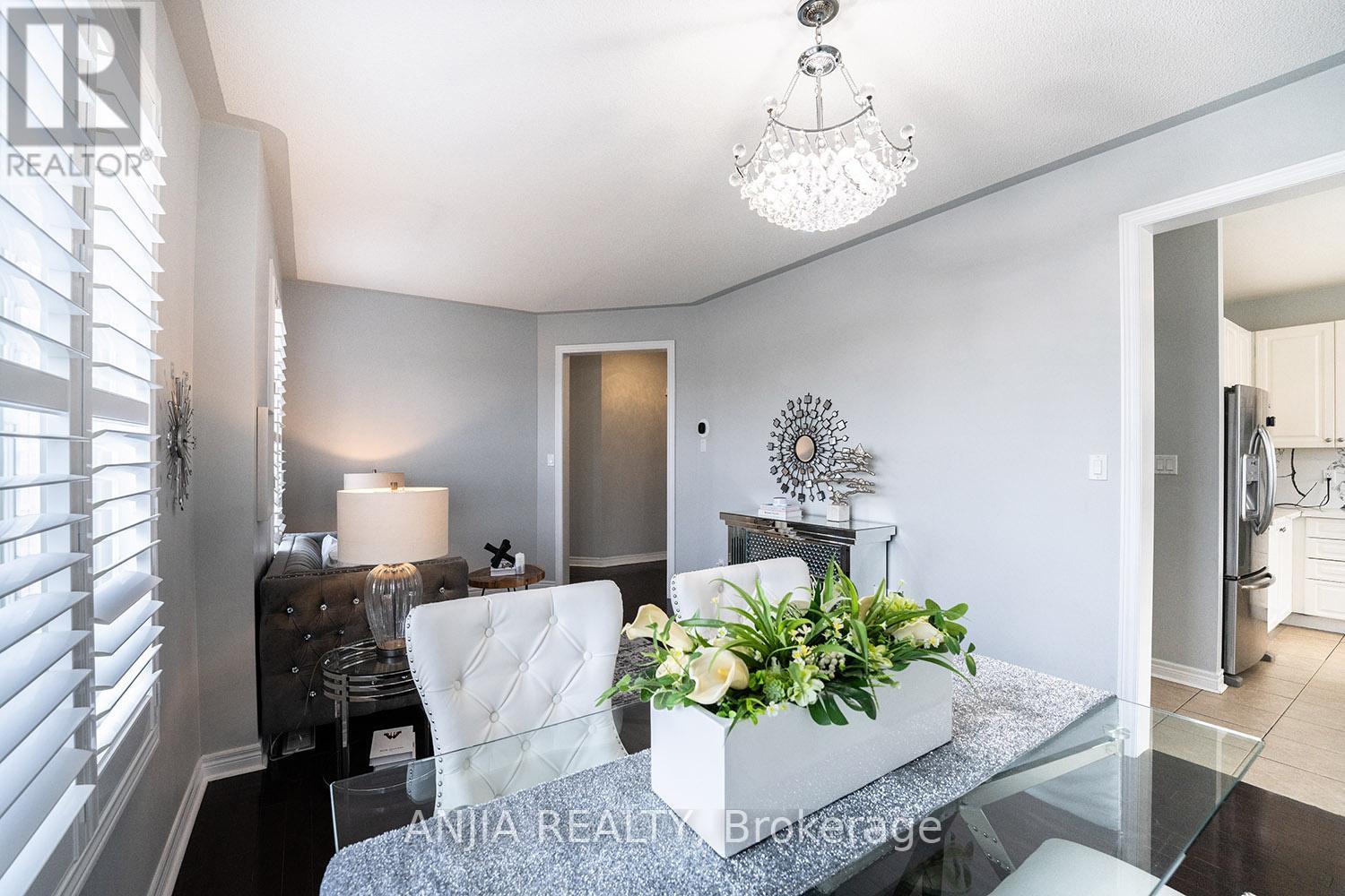 Photo 6 of 68 Lucida Court, Whitchurchstouffville ON