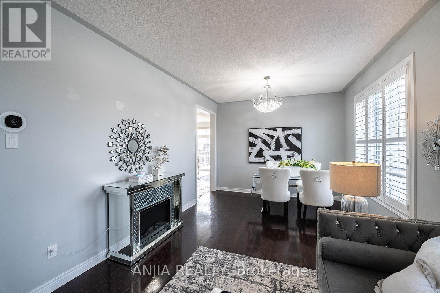 Photo 7 of 68 Lucida Court, Whitchurchstouffville ON