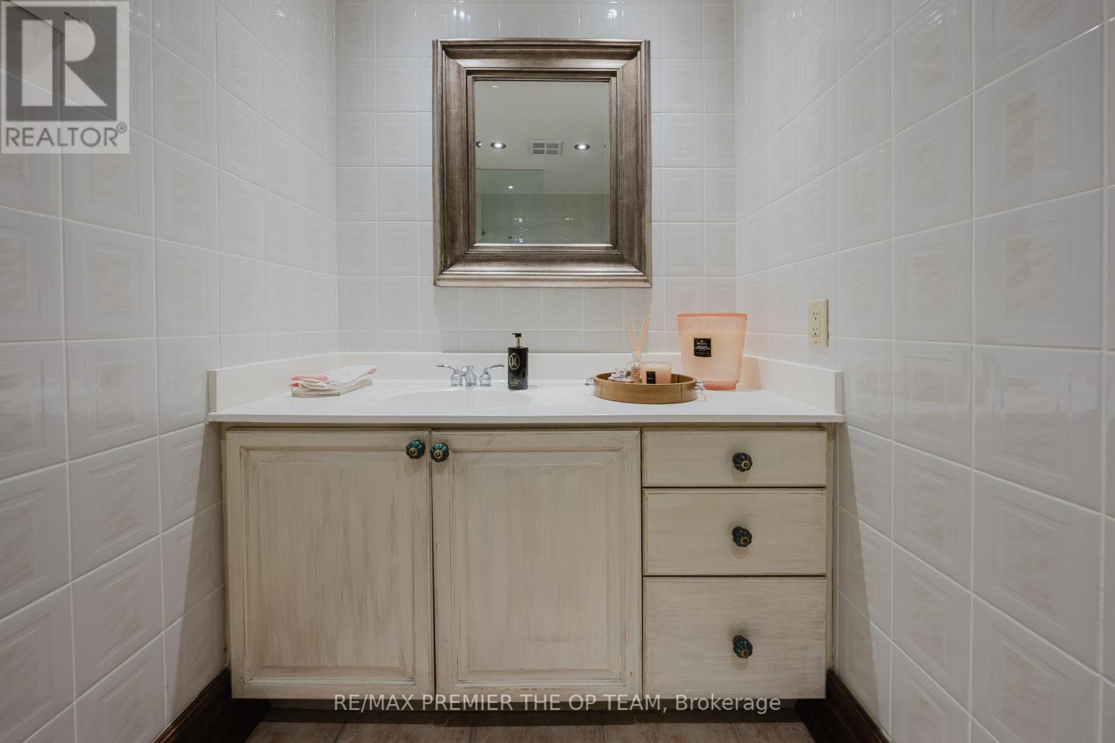 Photo 8 of 321 121 Woodbridge Avenue, Vaughan ON