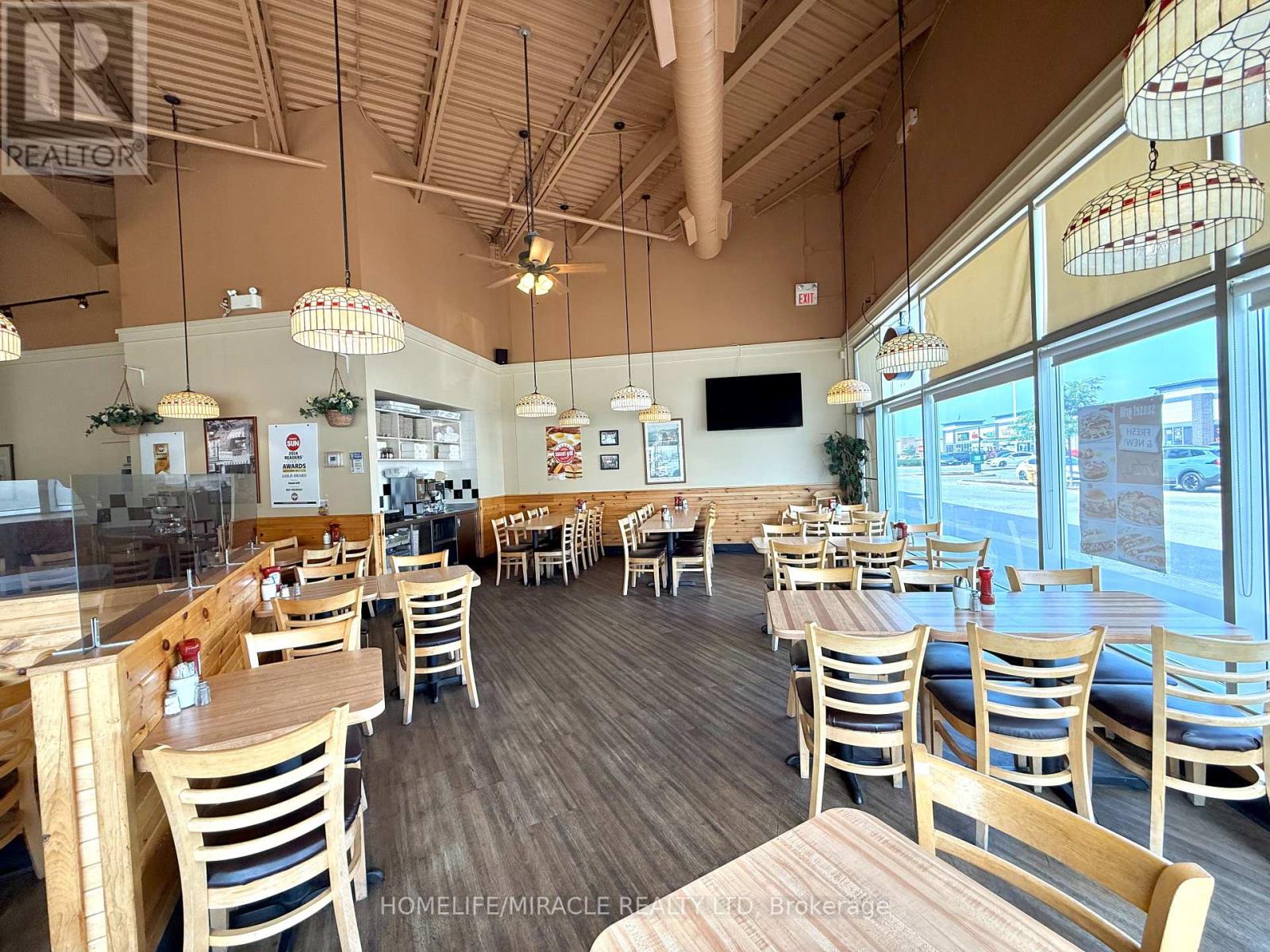 Photo 11 of 8280 Highway 27, Vaughan ON