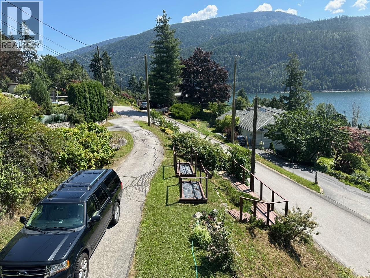 Photo 5 of 1551 Nasookin Road, Nelson BC