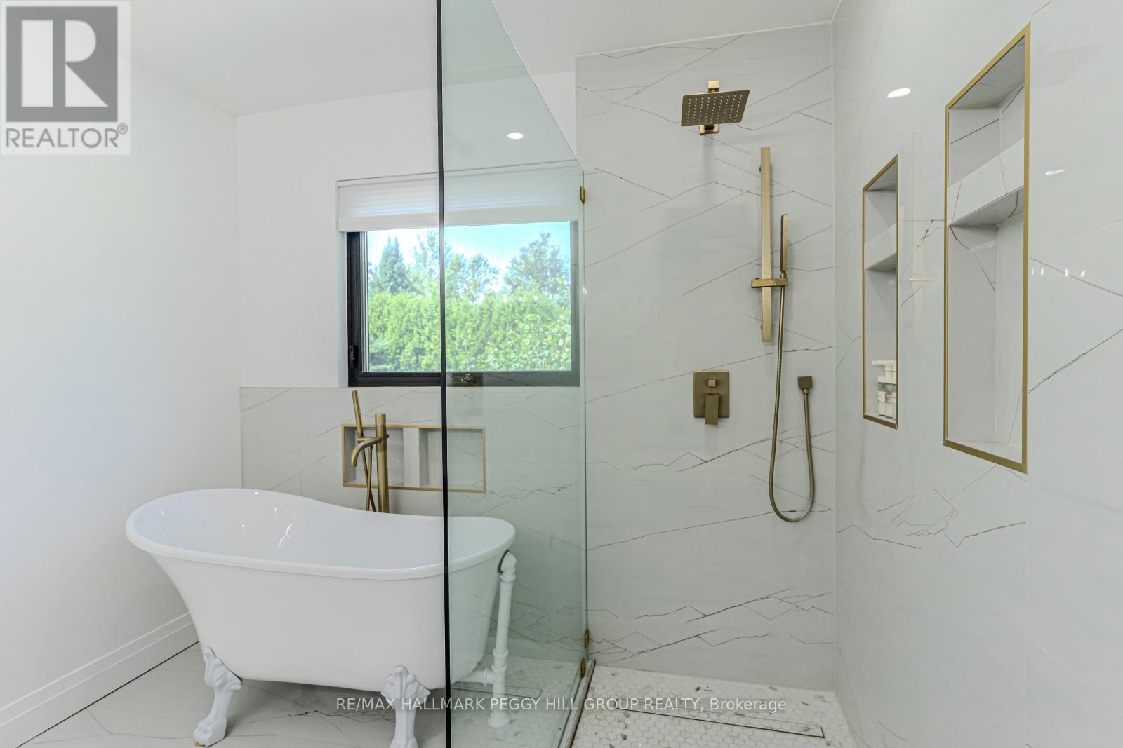 Photo 12 of 20 Hillview Crescent, Springwater ON