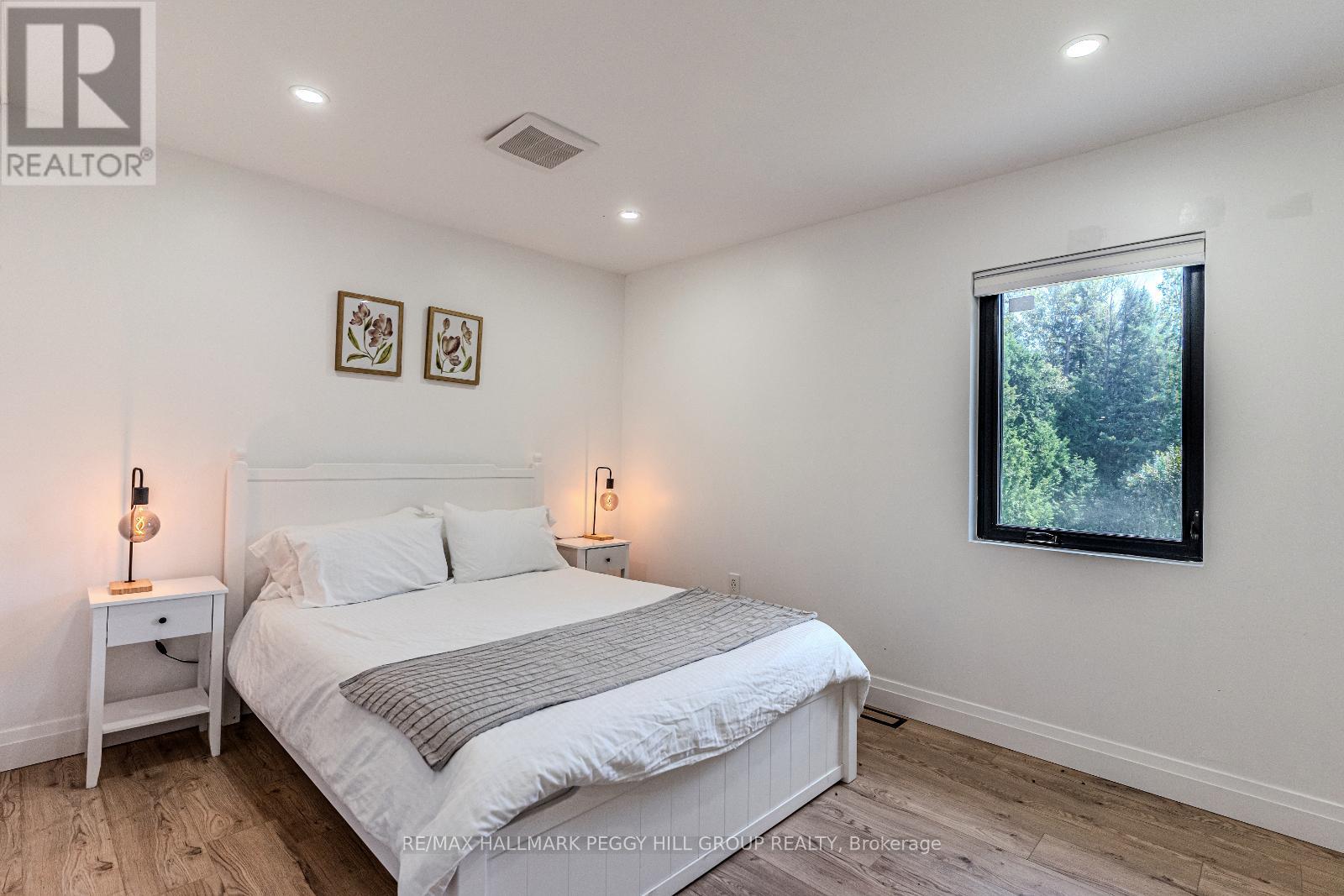 Photo 13 of 20 Hillview Crescent, Springwater ON