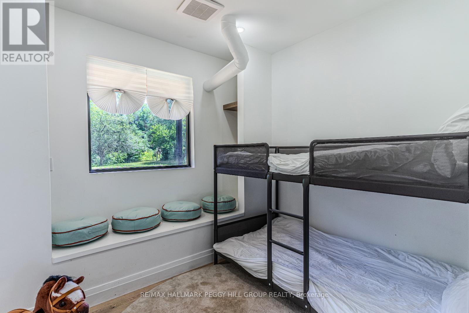 Photo 16 of 20 Hillview Crescent, Springwater ON