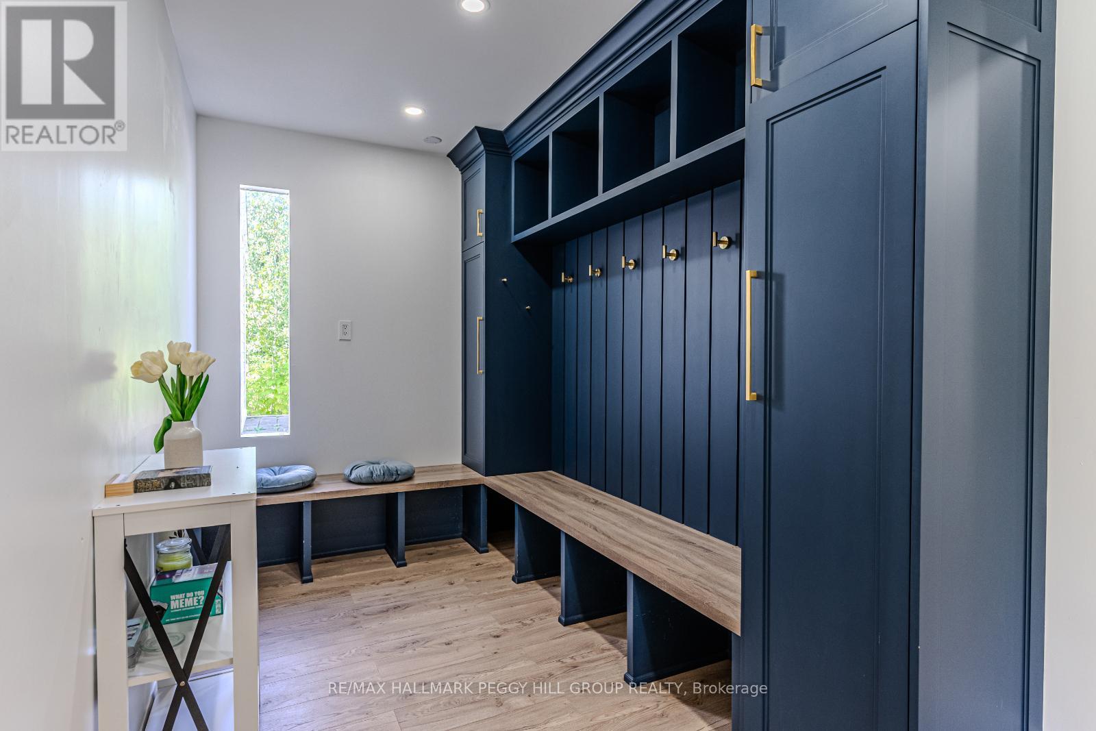 Photo 17 of 20 Hillview Crescent, Springwater ON