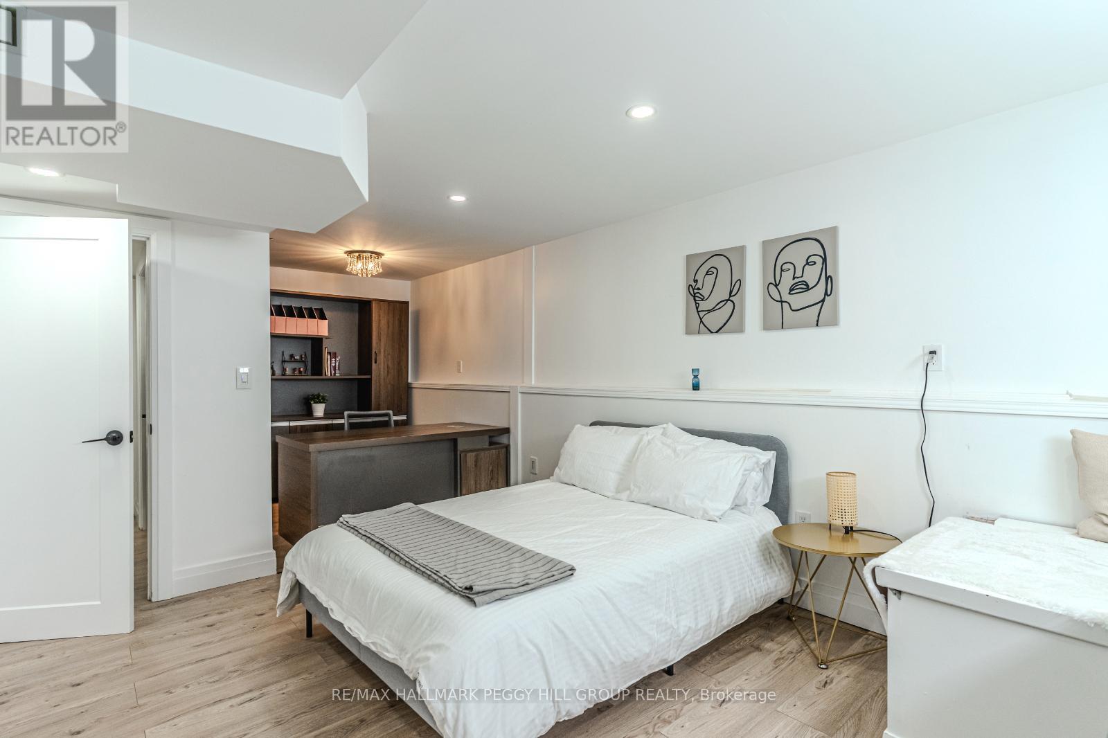 Photo 20 of 20 Hillview Crescent, Springwater ON
