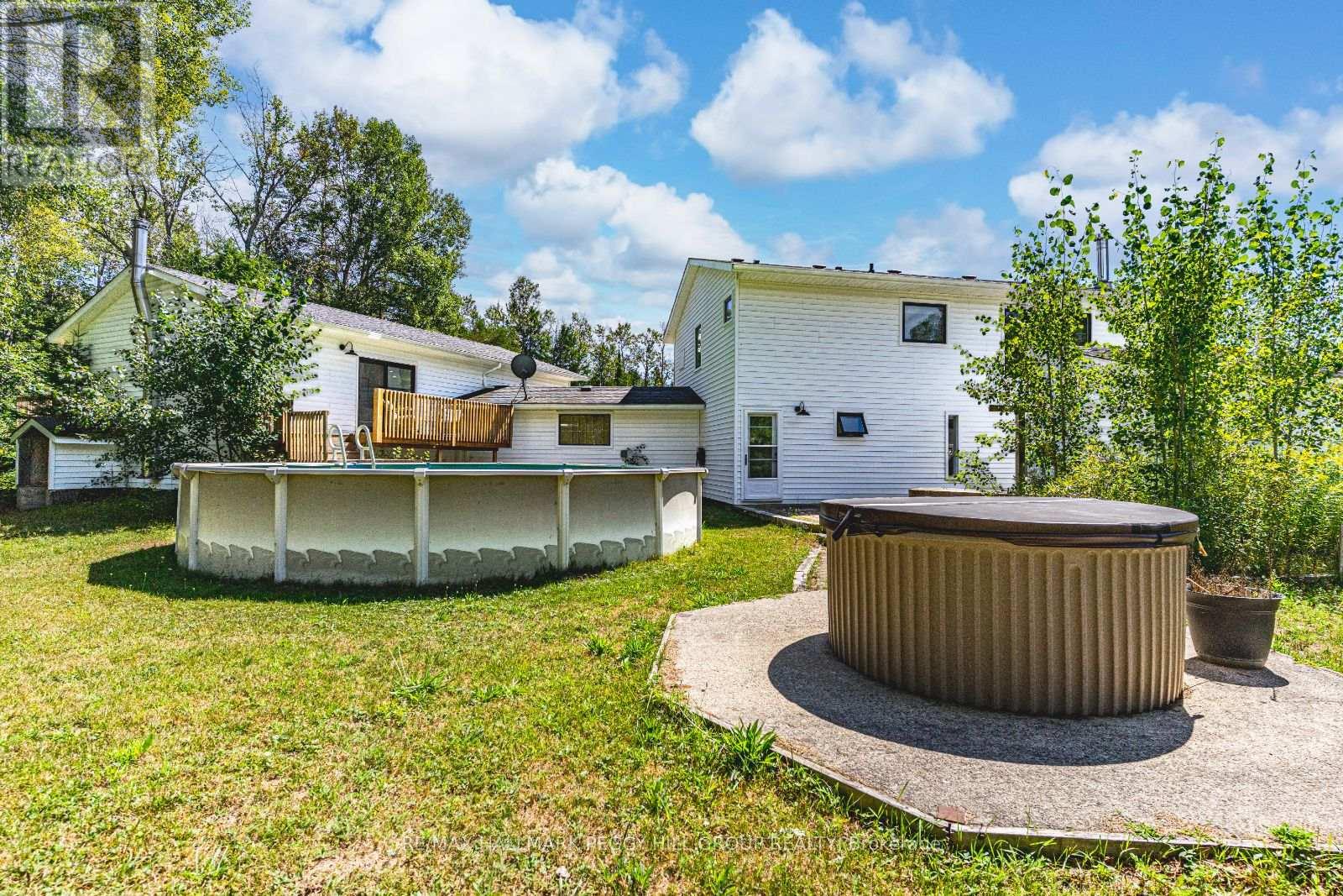 Photo 26 of 20 Hillview Crescent, Springwater ON