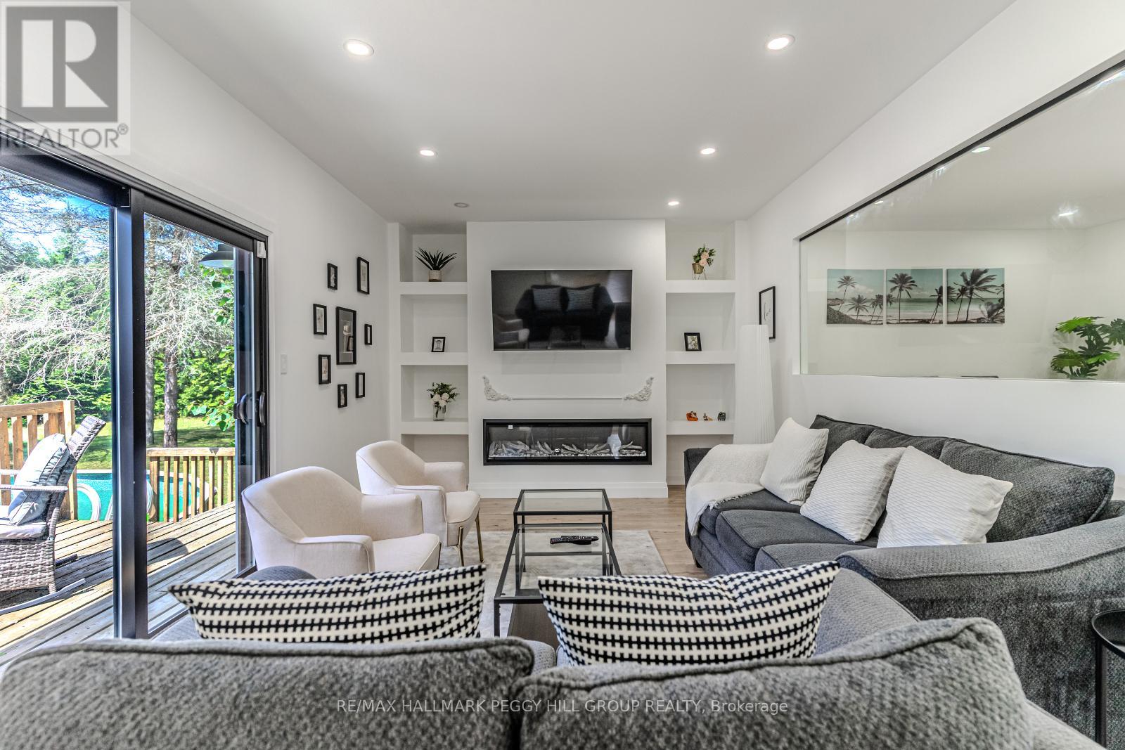 Photo 3 of 20 Hillview Crescent, Springwater ON