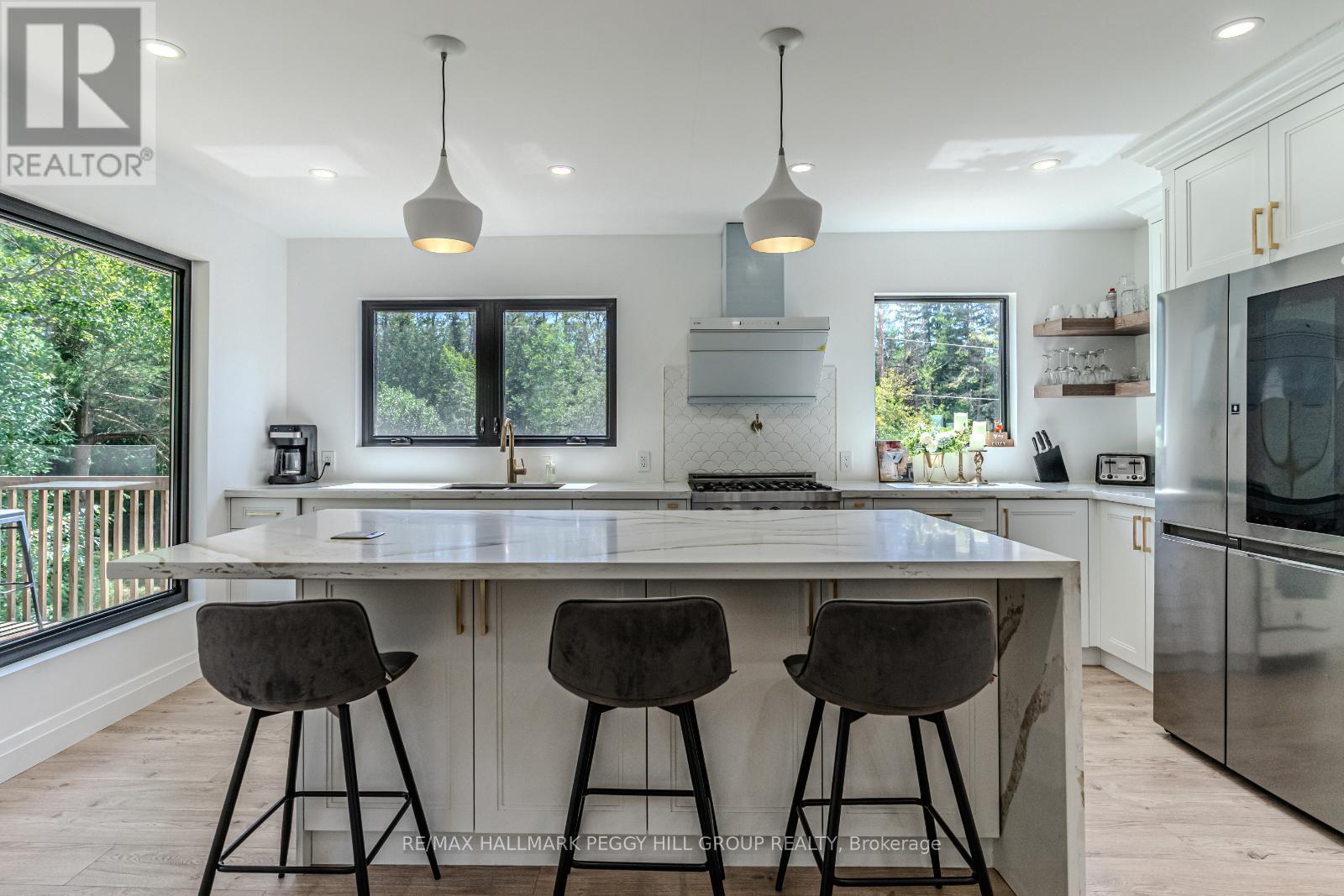Photo 5 of 20 Hillview Crescent, Springwater ON