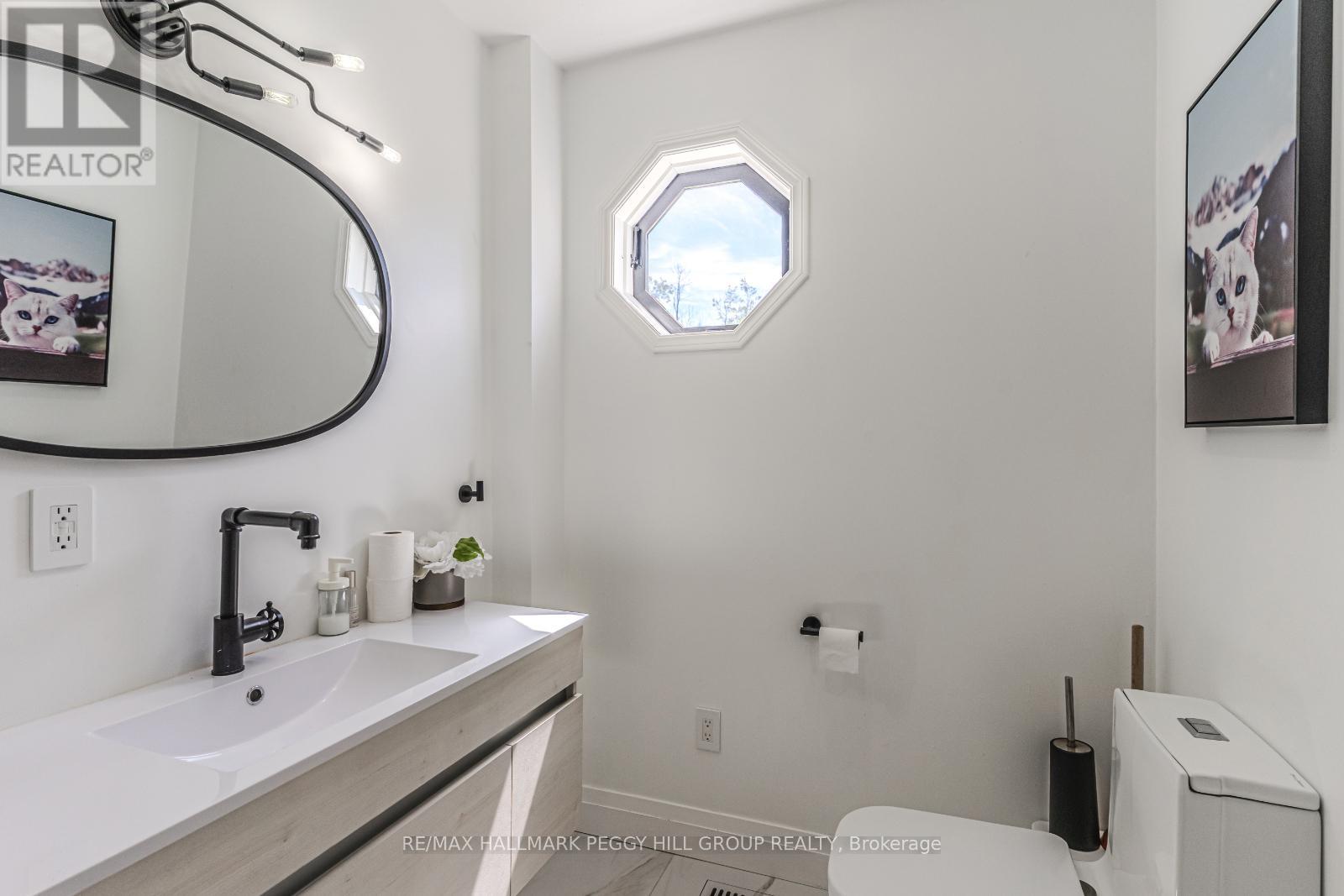 Photo 8 of 20 Hillview Crescent, Springwater ON