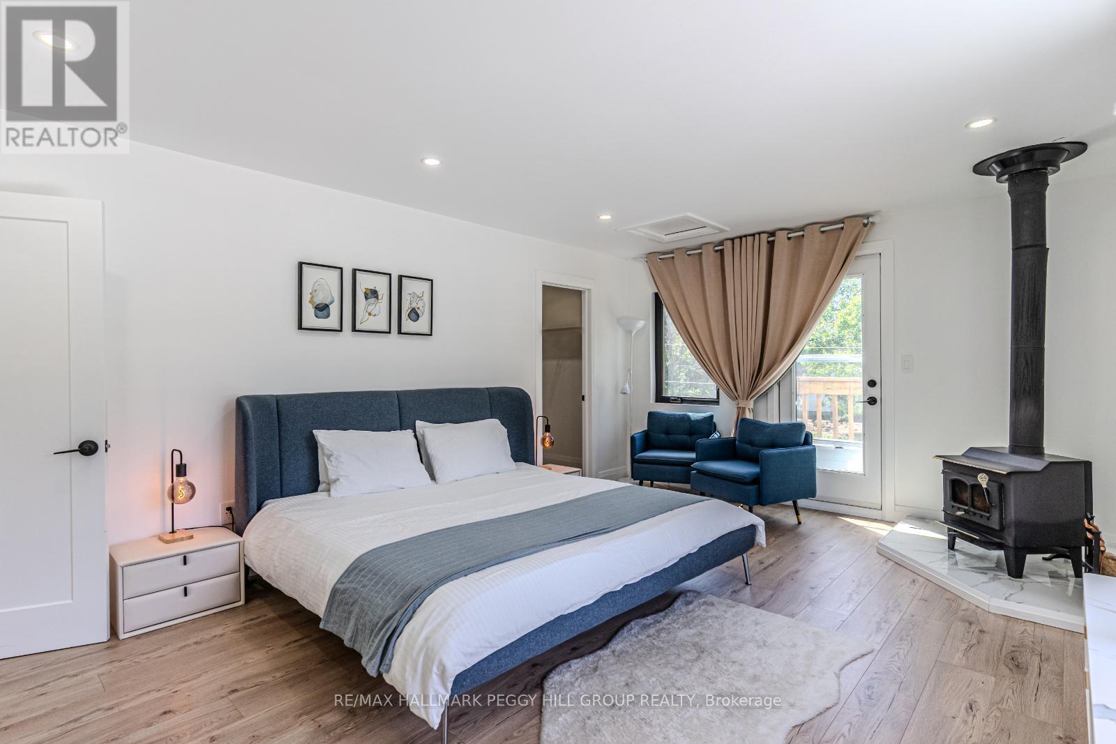 Photo 9 of 20 Hillview Crescent, Springwater ON