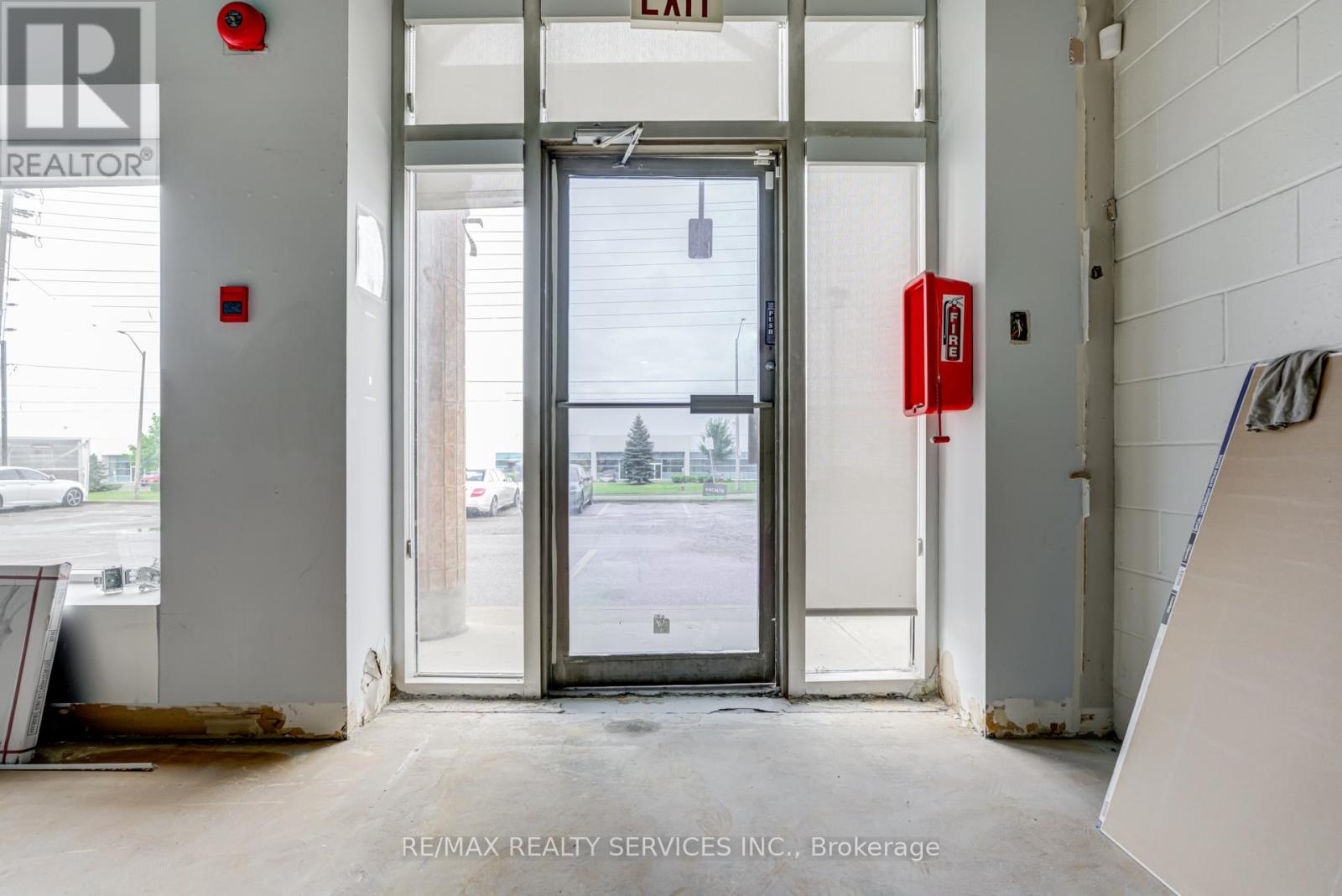 Photo 6 of 7 6660 Kennedy Road, Mississauga ON