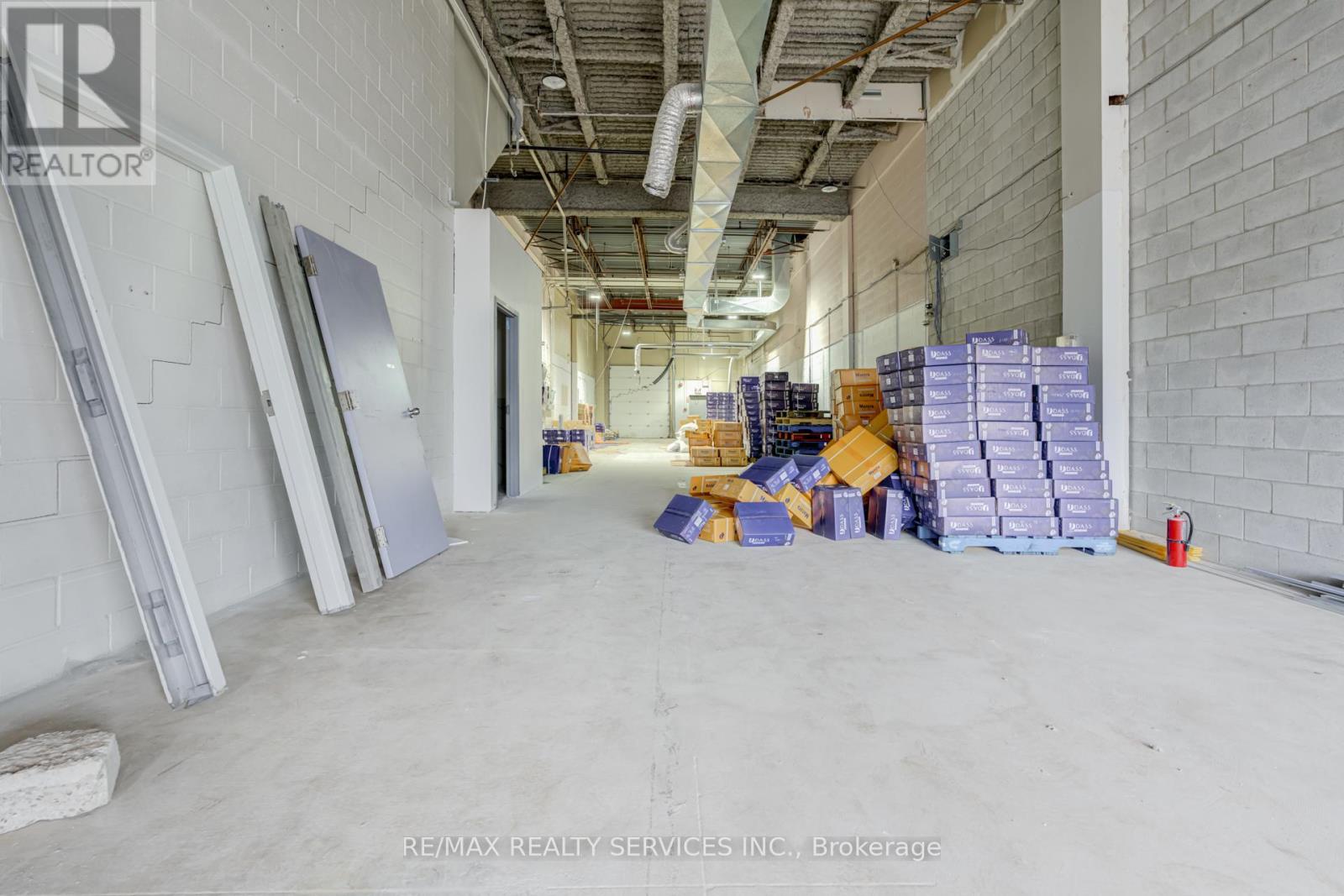 Photo 5 of 7 6660 Kennedy Road, Mississauga ON