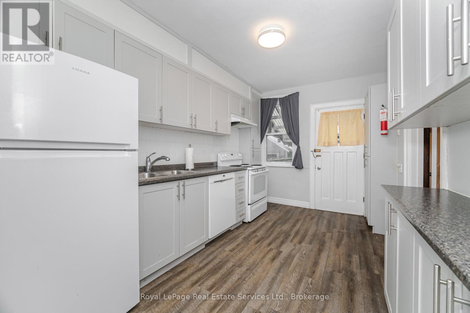Photo 10 of 21 Paisley Avenue S, Hamilton ON
