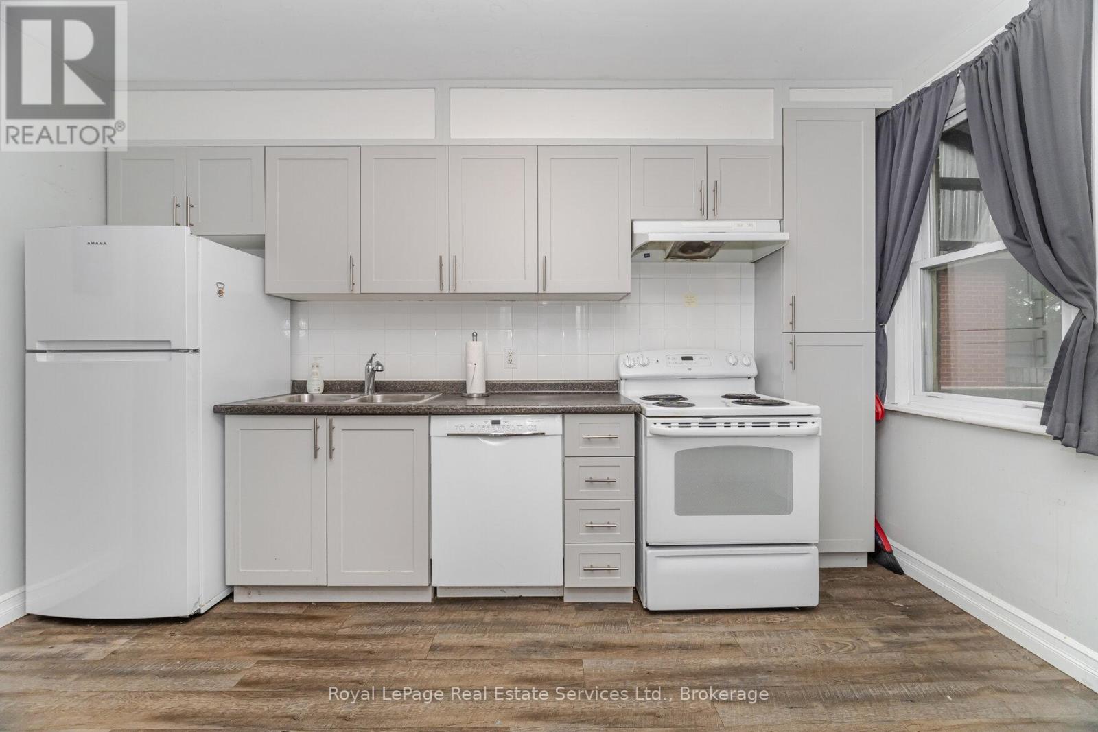 Photo 11 of 21 Paisley Avenue S, Hamilton ON