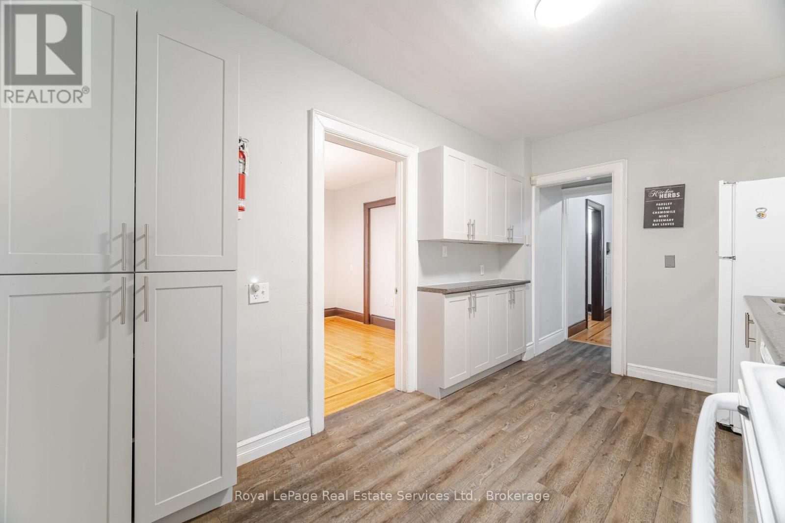 Photo 13 of 21 Paisley Avenue S, Hamilton ON