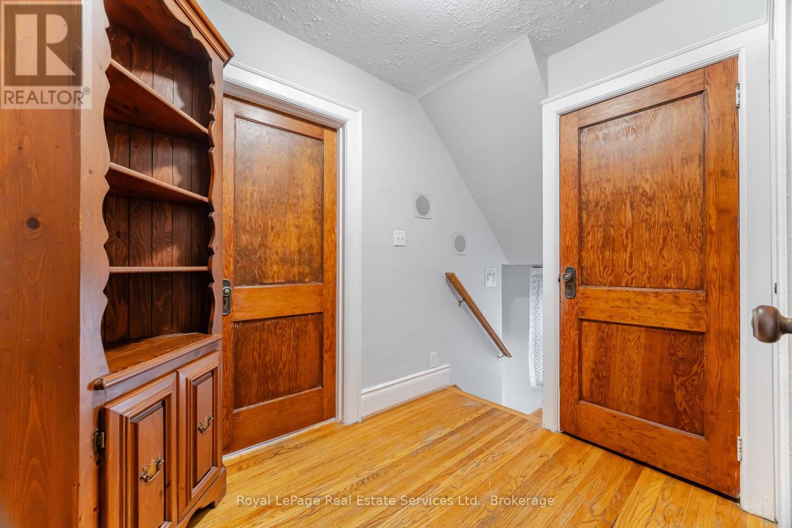 Photo 17 of 21 Paisley Avenue S, Hamilton ON