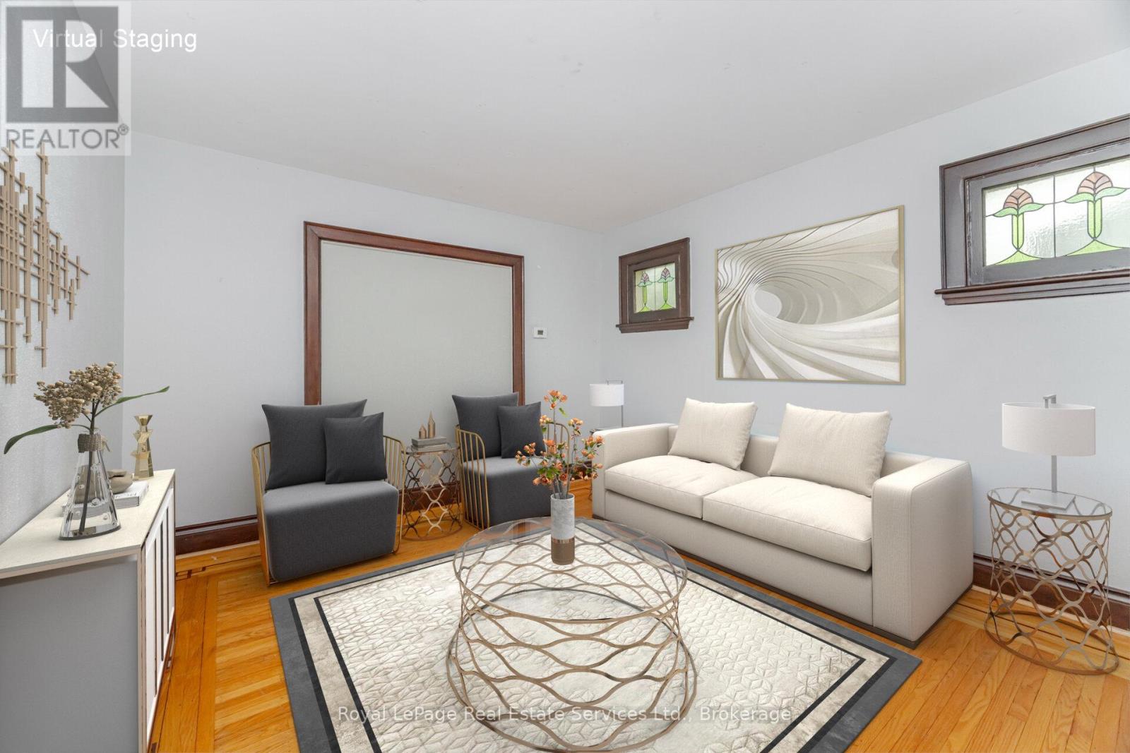 Photo 2 of 21 Paisley Avenue S, Hamilton ON