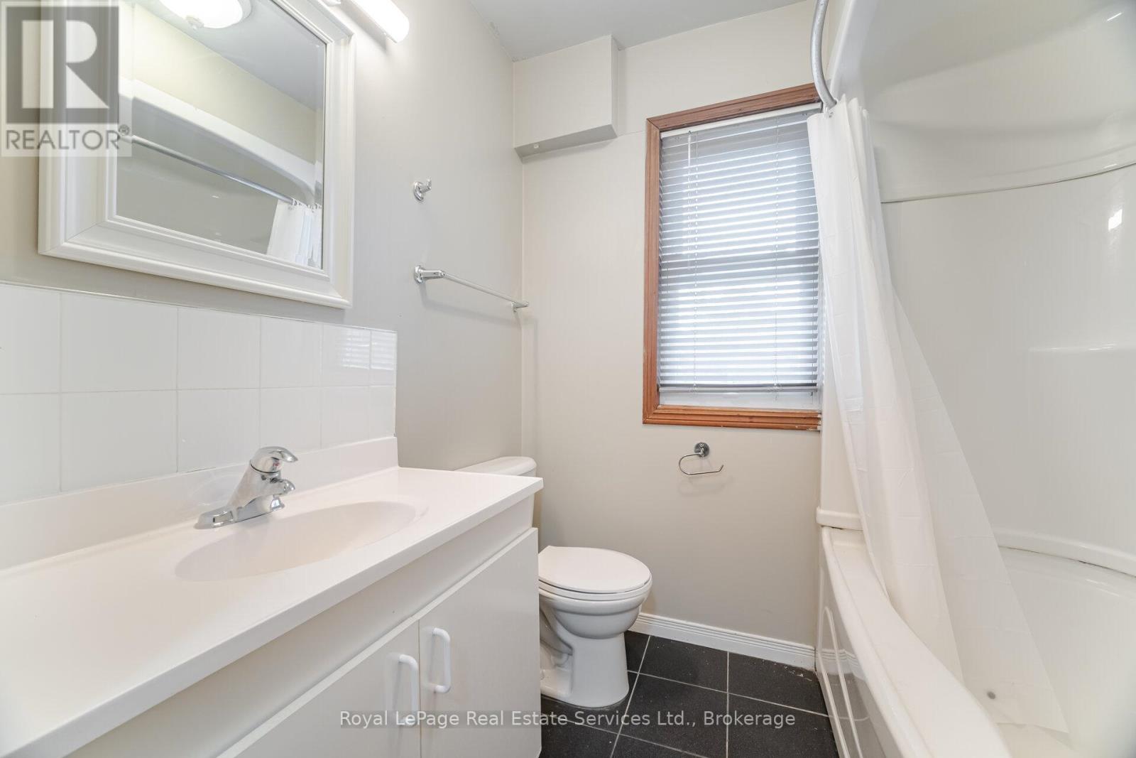 Photo 24 of 21 Paisley Avenue S, Hamilton ON