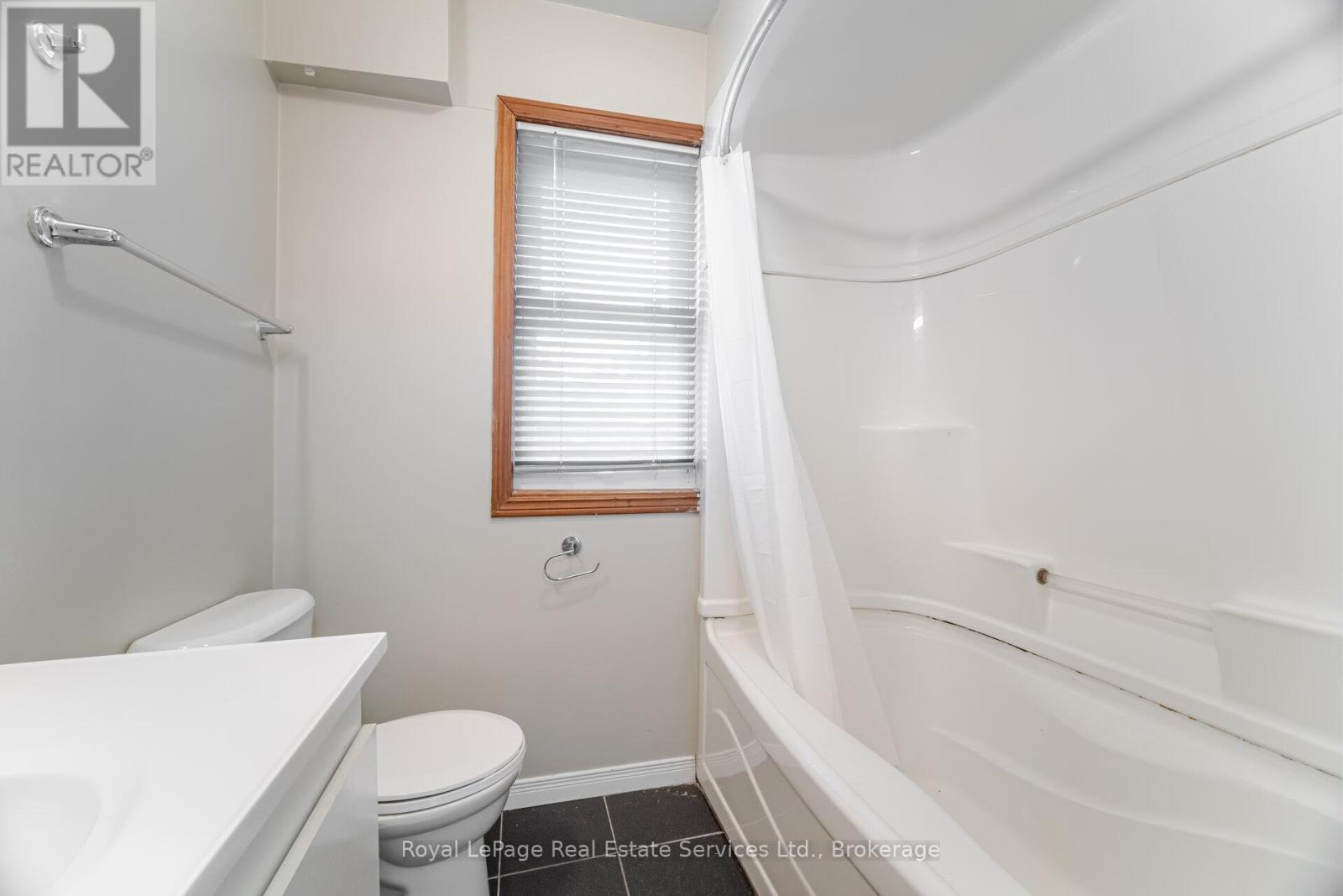 Photo 25 of 21 Paisley Avenue S, Hamilton ON