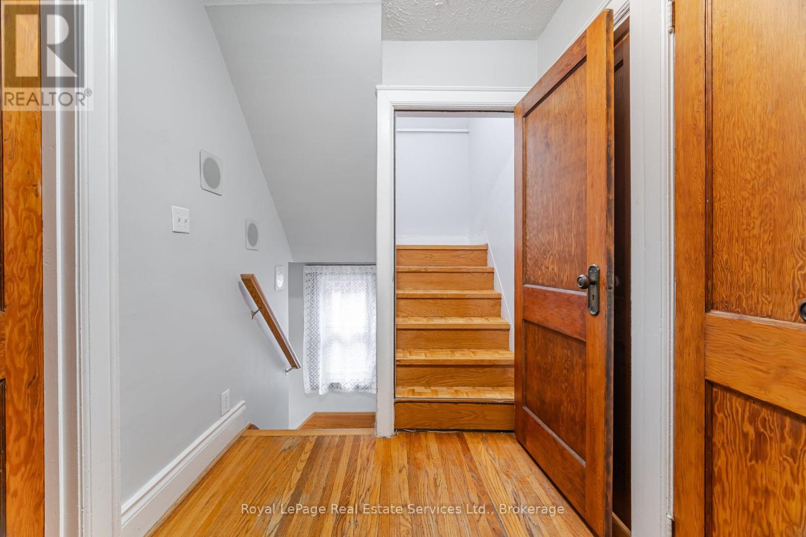 Photo 26 of 21 Paisley Avenue S, Hamilton ON