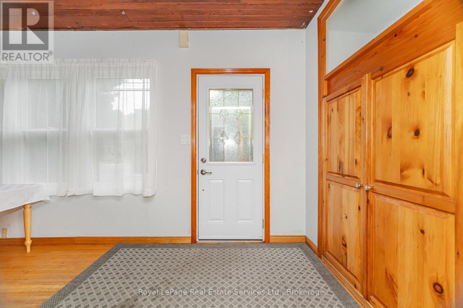 Photo 3 of 21 Paisley Avenue S, Hamilton ON