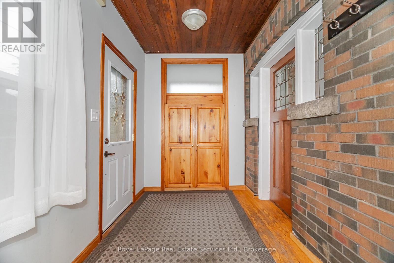 Photo 5 of 21 Paisley Avenue S, Hamilton ON