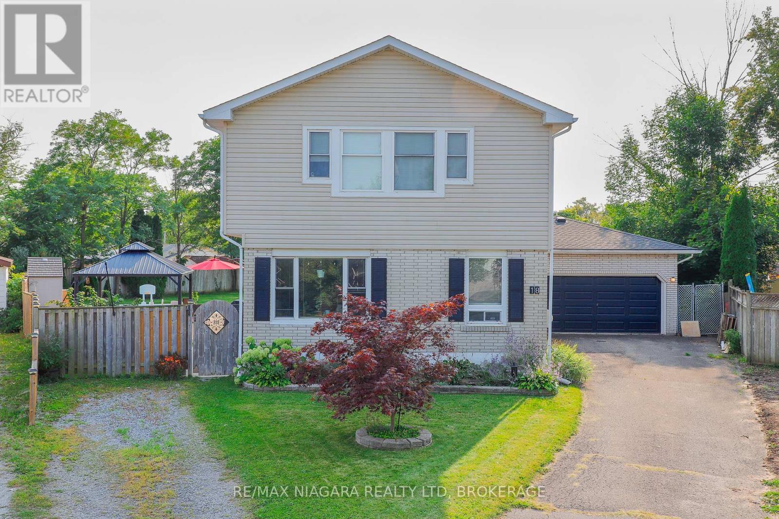 Photo 1 of 18 Roxborough Court, St Catharines ON
