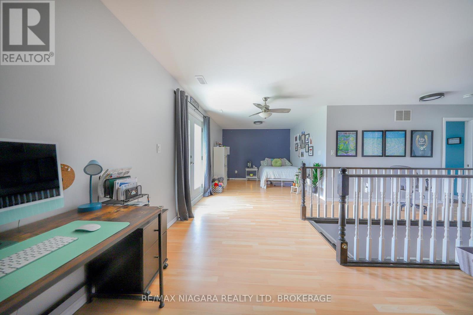 Photo 14 of 18 Roxborough Court, St Catharines ON