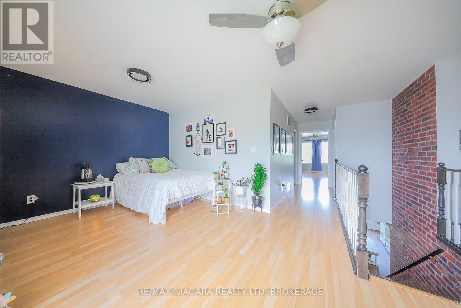 Photo 15 of 18 Roxborough Court, St Catharines ON
