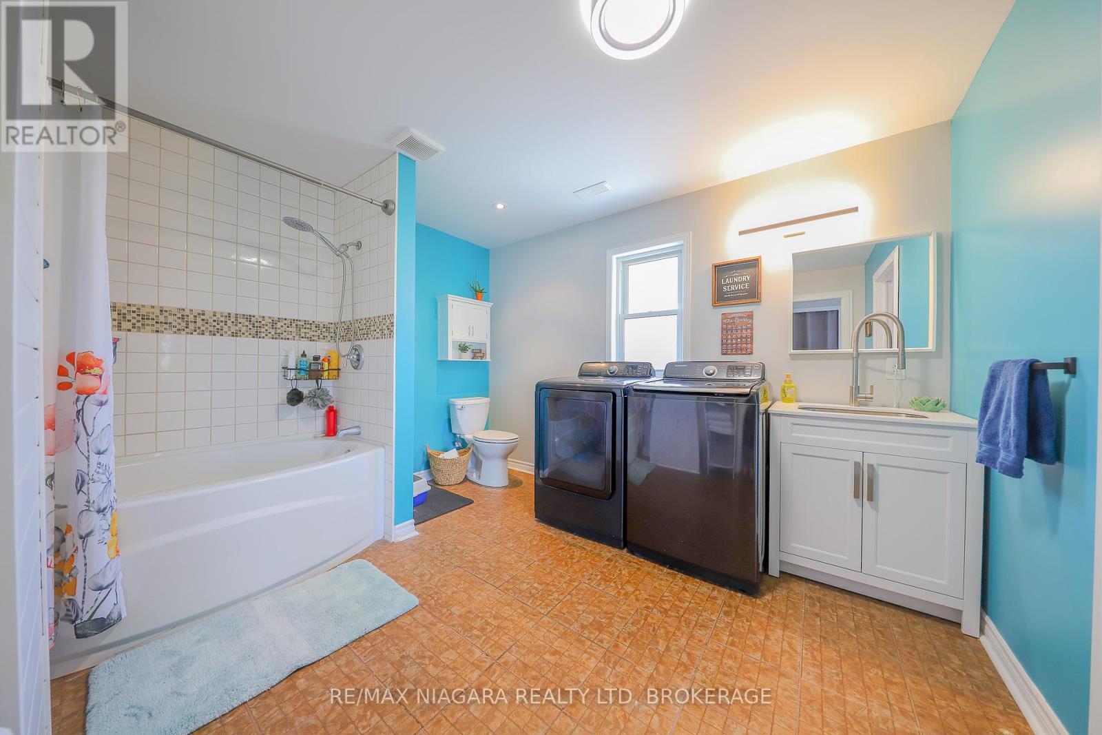 Photo 21 of 18 Roxborough Court, St Catharines ON
