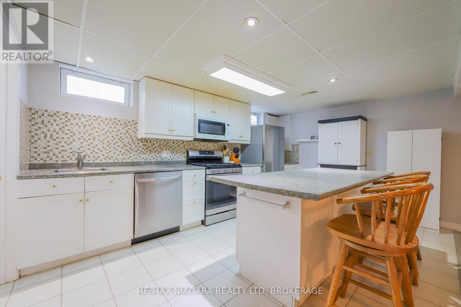 Photo 25 of 18 Roxborough Court, St Catharines ON